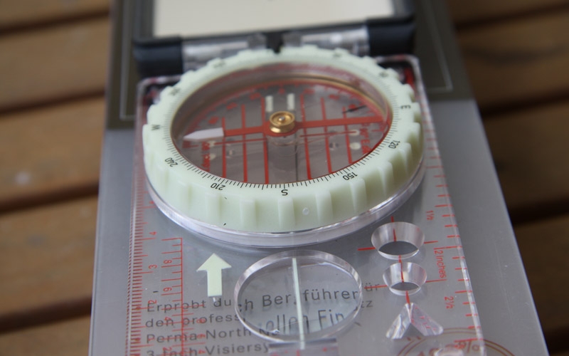 Unpacking K&R Alpin Spiegelkompass