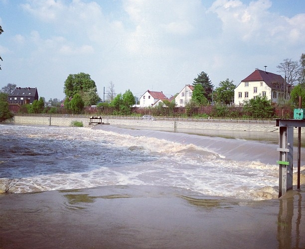 Wehr in Kleinblittersdorf bei Hochwasser #scary (Instagram)