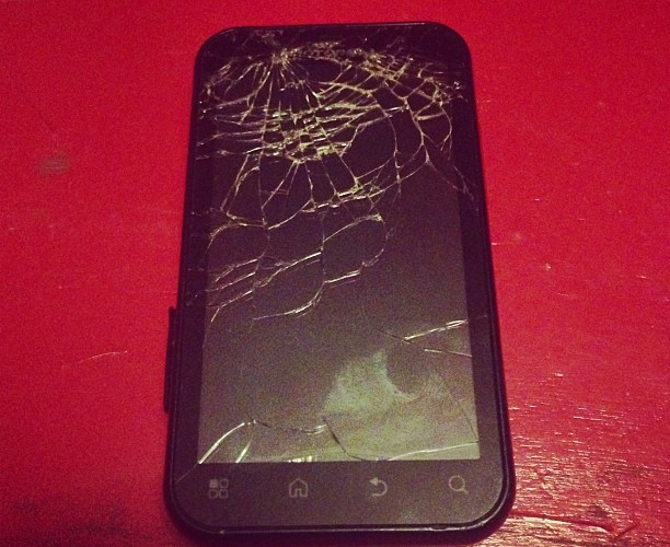 Auch ein Motorola Defy hält nicht ewig! #MotorolaBlur (Instagram)